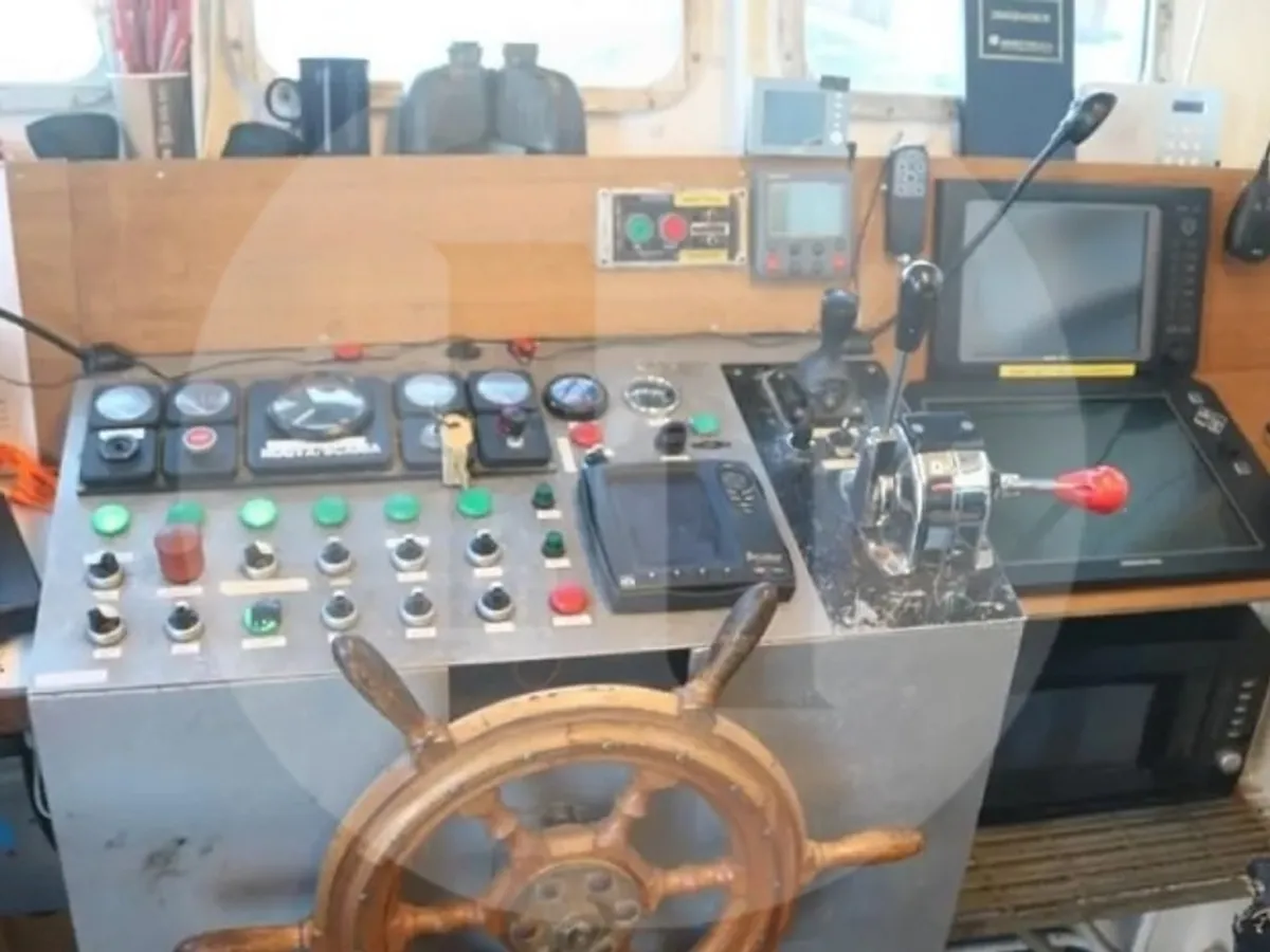 Kapal kerja keur dijual