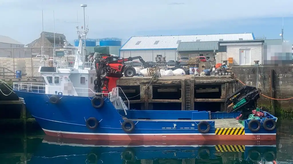Kapal kerja keur dijual