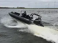 Kapal wadahna pikeun dijual