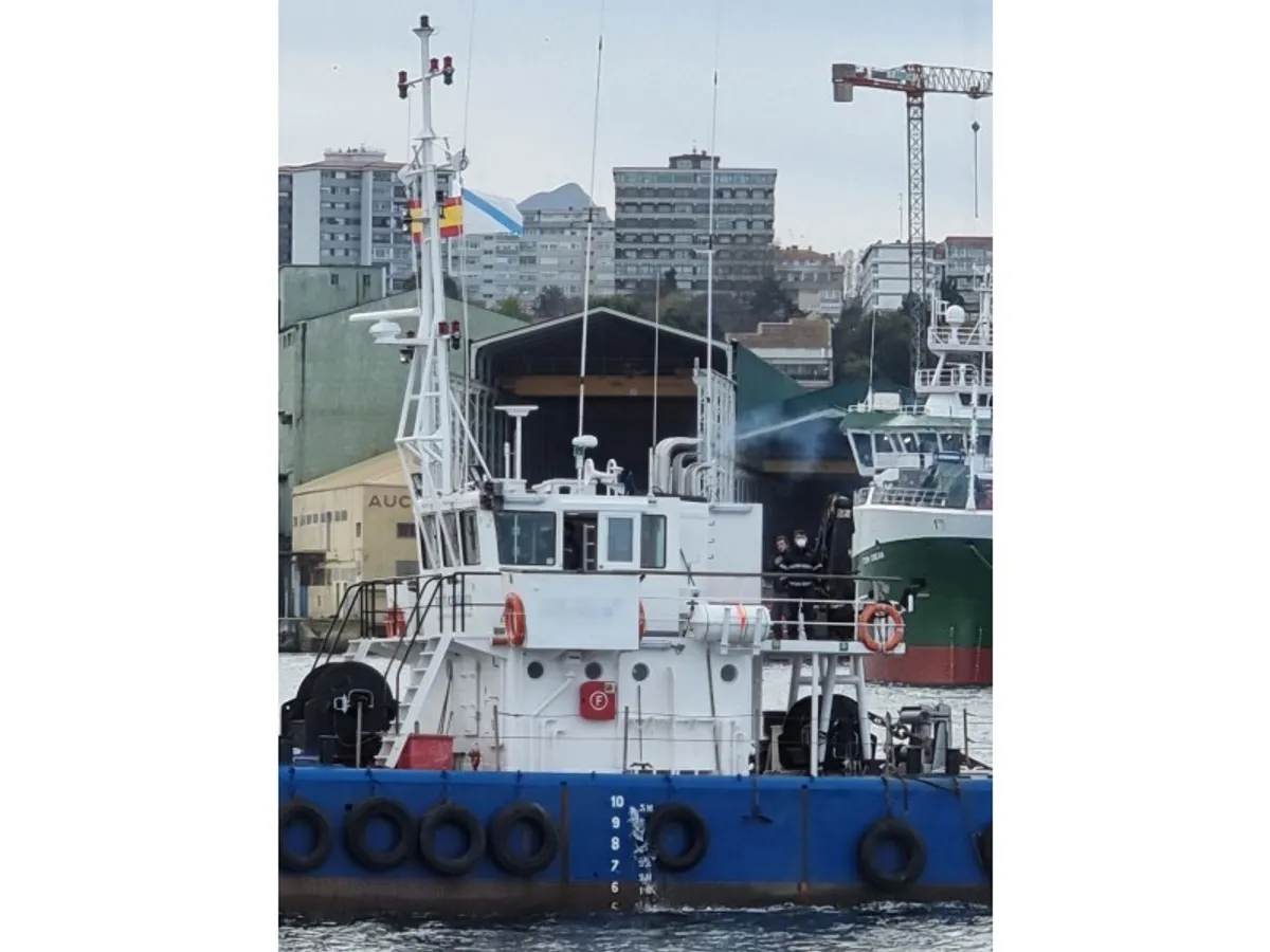 Kapal kerja keur dijual