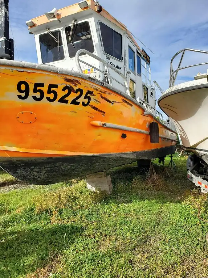 Kapal kerja keur dijual
