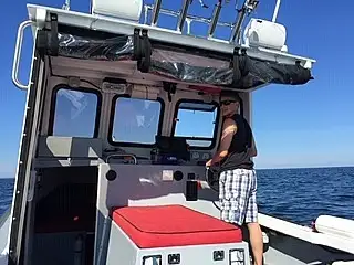 Kapal pangolahan lautan keur dijual