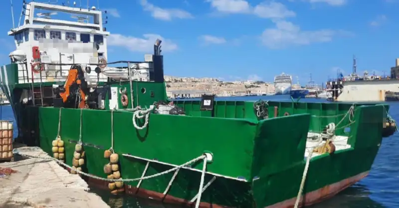 Kapal kerja keur dijual