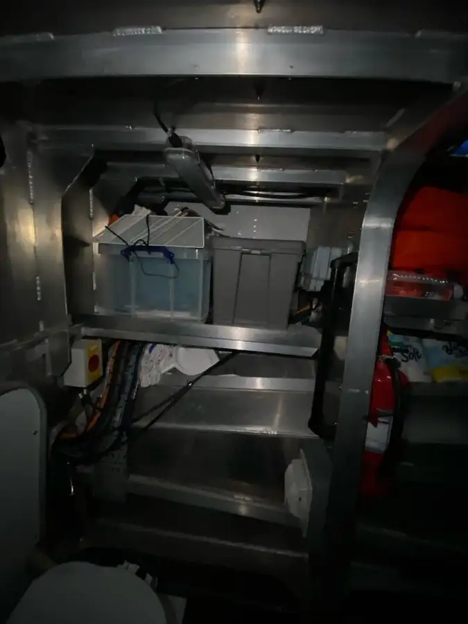Kapal kerja keur dijual