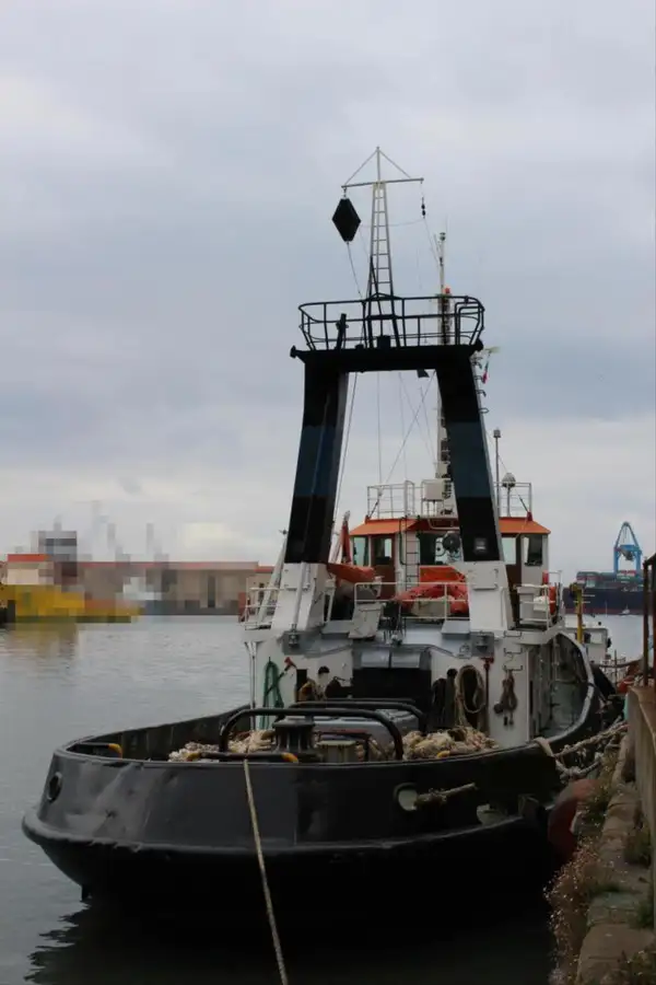 Kapal penarik keur dijual