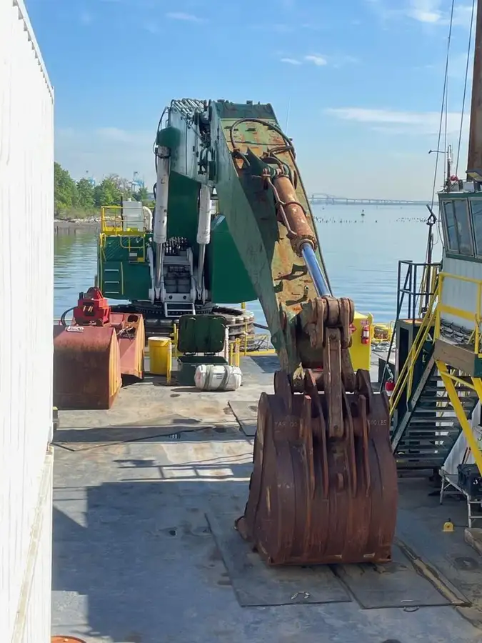 Kapal keruk keur dijual