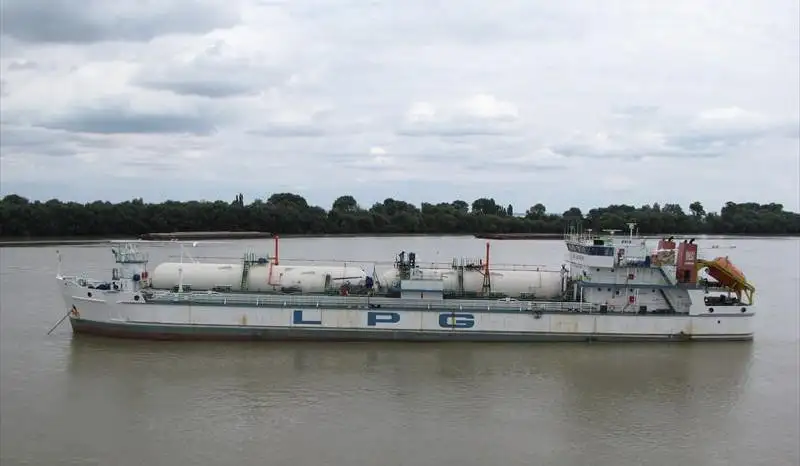 Kapal pangangkut LNG keur dijual