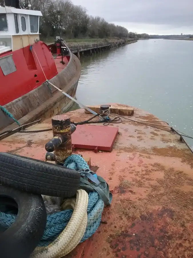 Kapal kerja keur dijual