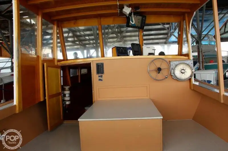Kapal pangolahan lautan keur dijual