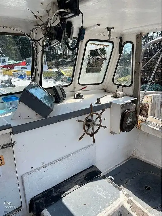 Kapal pangolahan lautan keur dijual