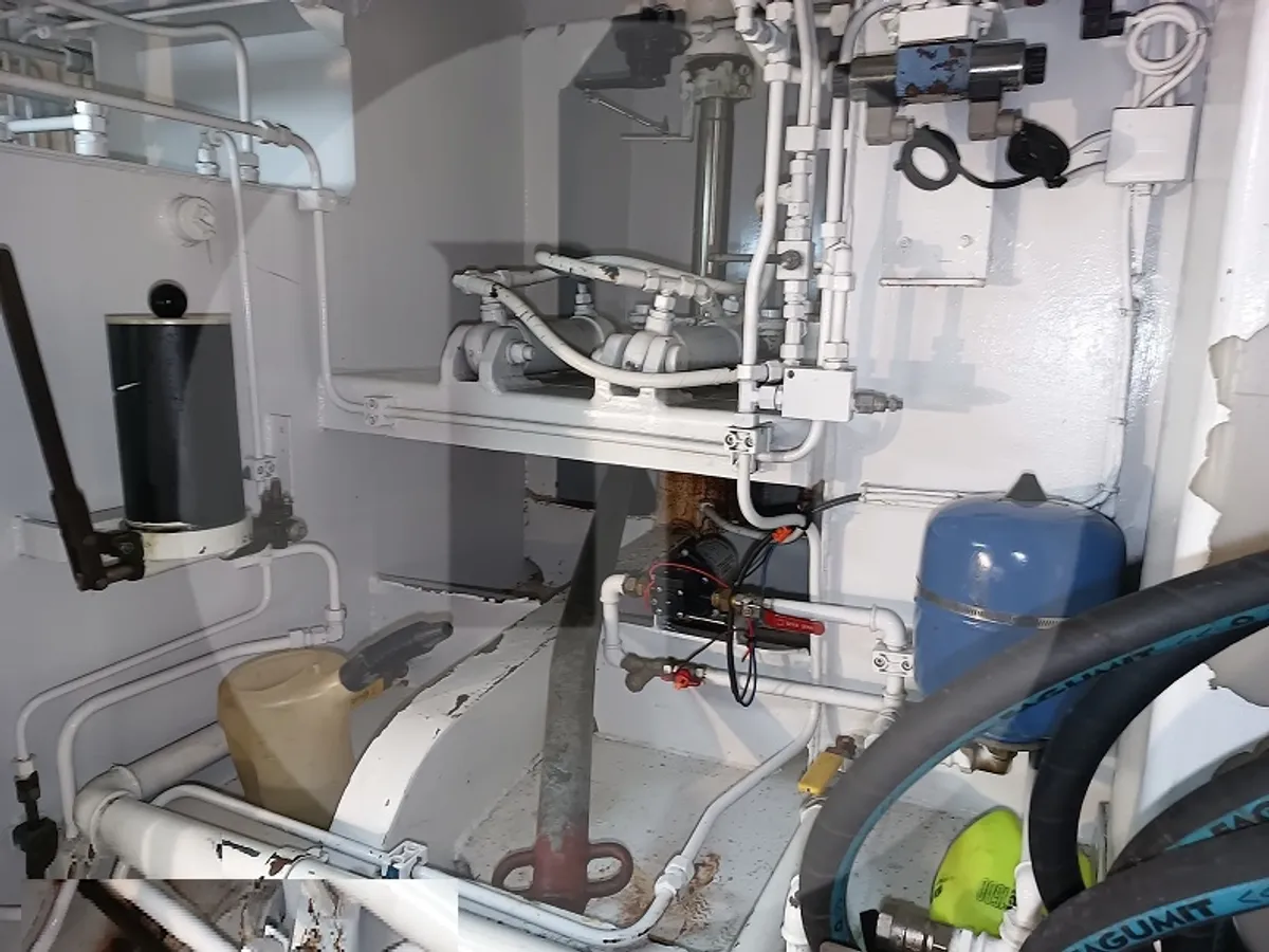 Kapal pangangkut lauk hirup keur dijual
