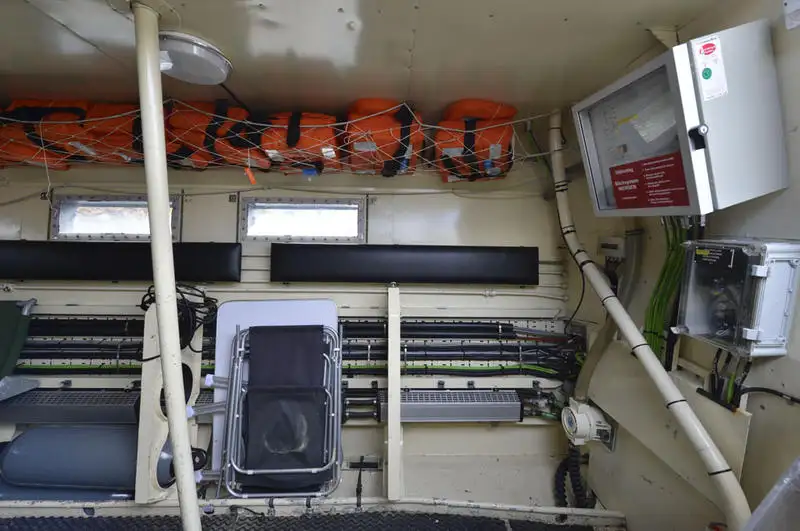 Kapal angkatan laut / militer keur dijual