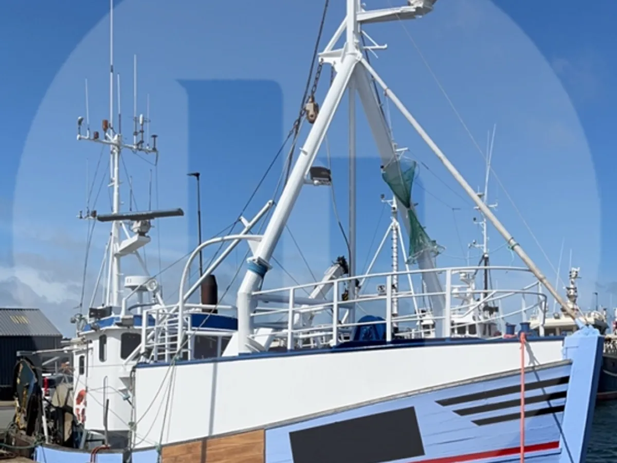 Kapal pangangkut lauk hirup keur dijual
