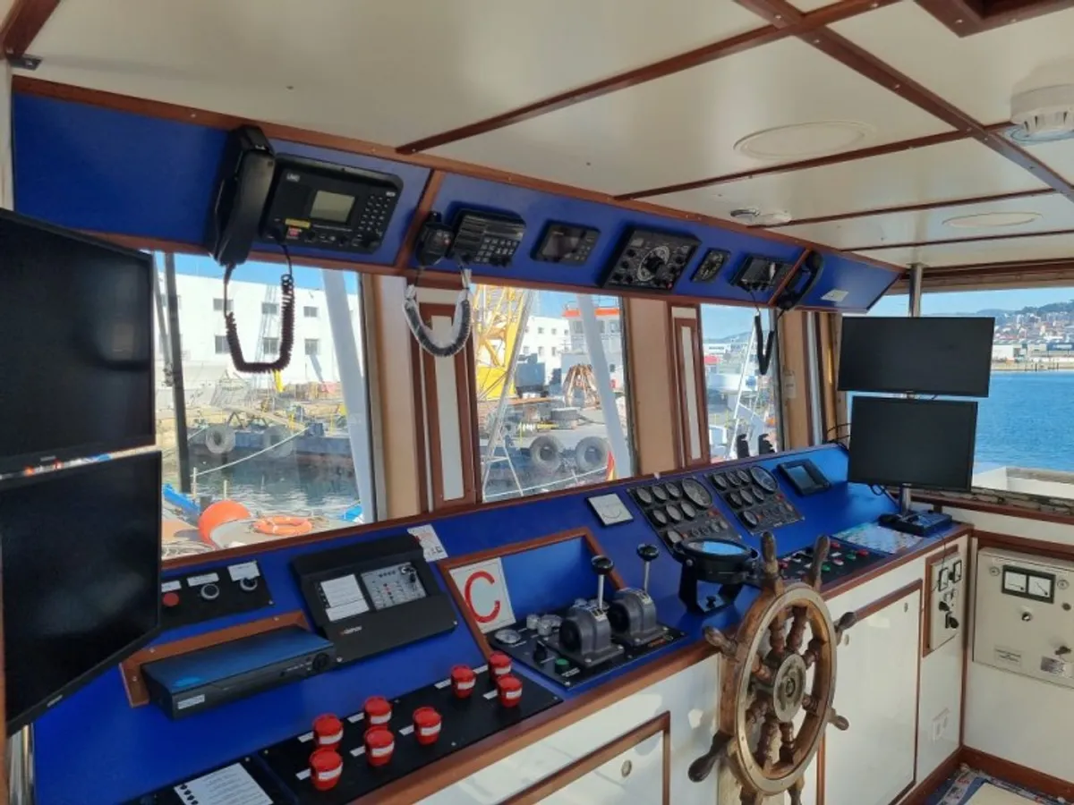 Kapal kerja keur dijual