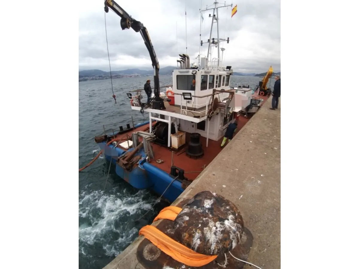 Kapal kerja keur dijual