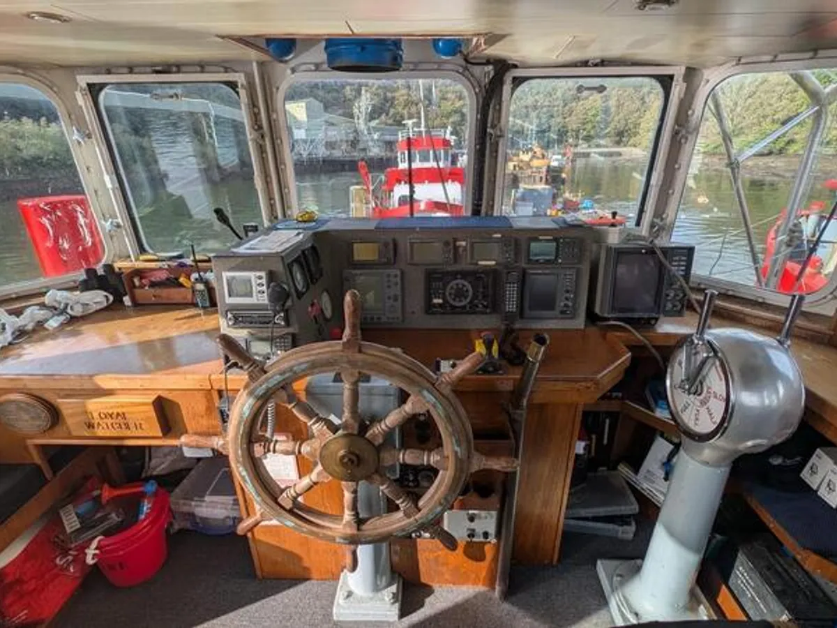 Kapal survei keur dijual