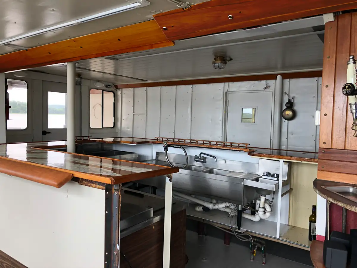 Kapal pesiar-feri keur dijual