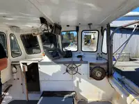 Kapal pangolahan lautan keur dijual