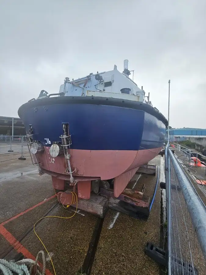 Kapal penyelamat keur dijual