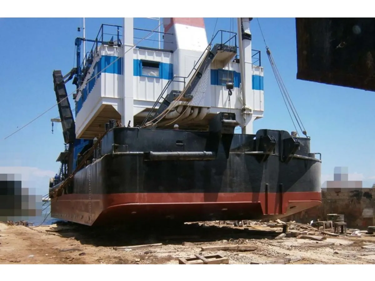 Kapal keruk keur dijual