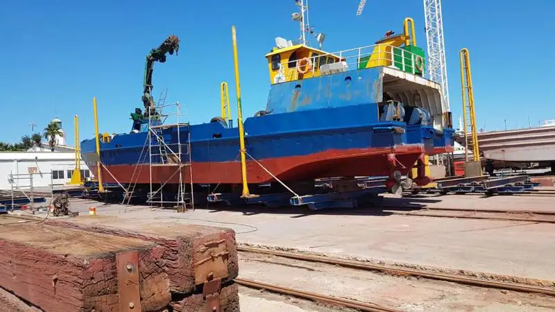 Kapal kerja keur dijual