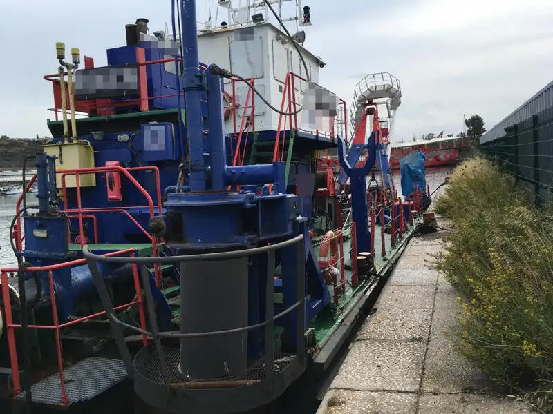 Kapal keruk keur dijual
