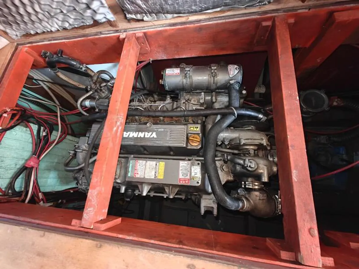 Kapal kerja keur dijual