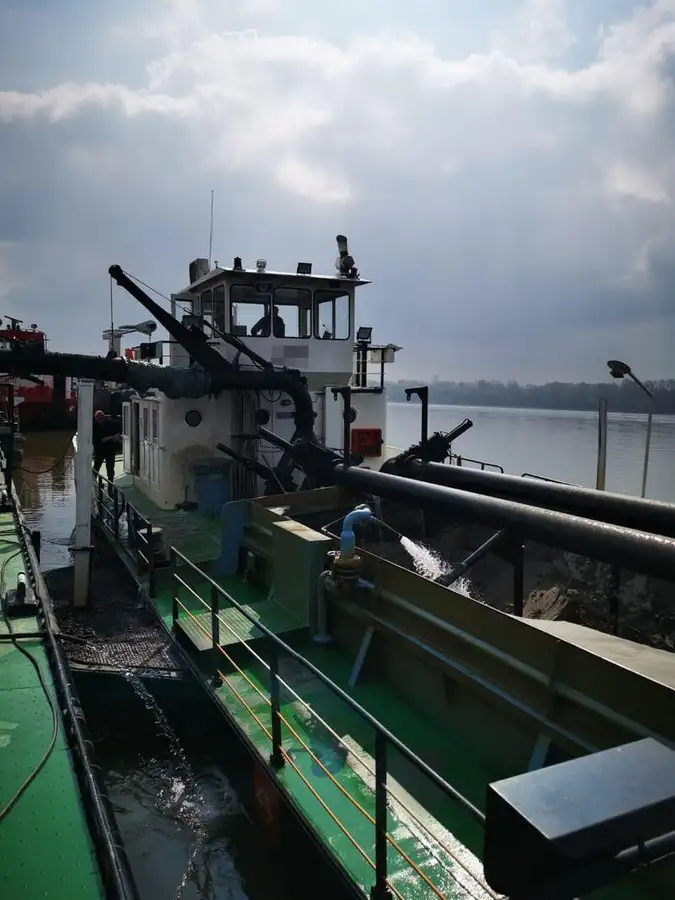 Kapal keruk keur dijual