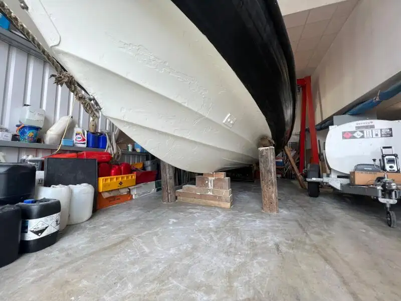 Kapal kerja keur dijual