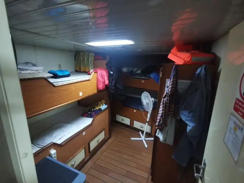 Kapal pasokan keur dijual
