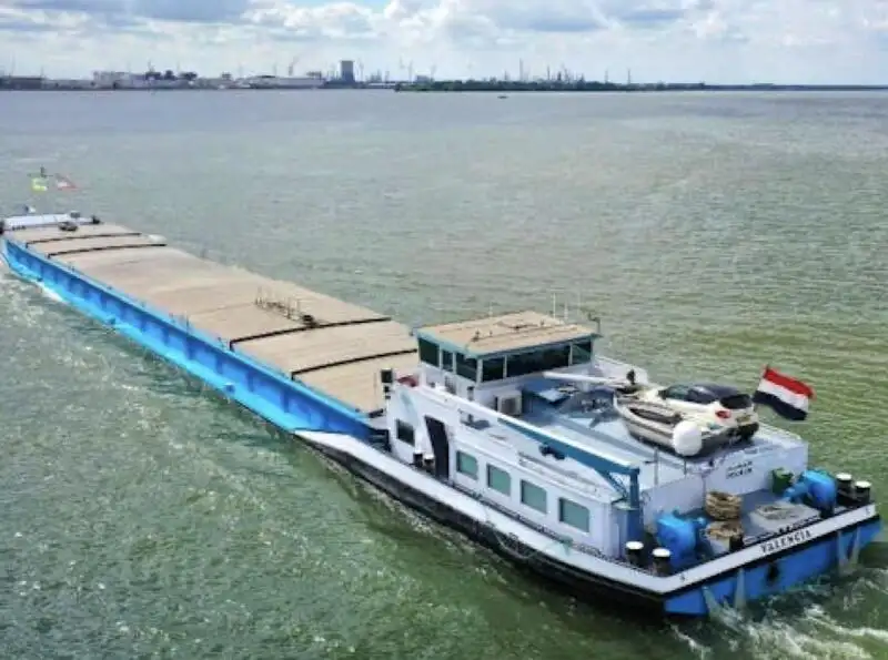 Kapal pangangkut barang curah keur dijual