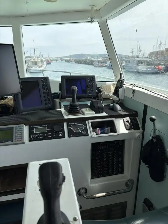 Kapal pangolahan lautan keur dijual