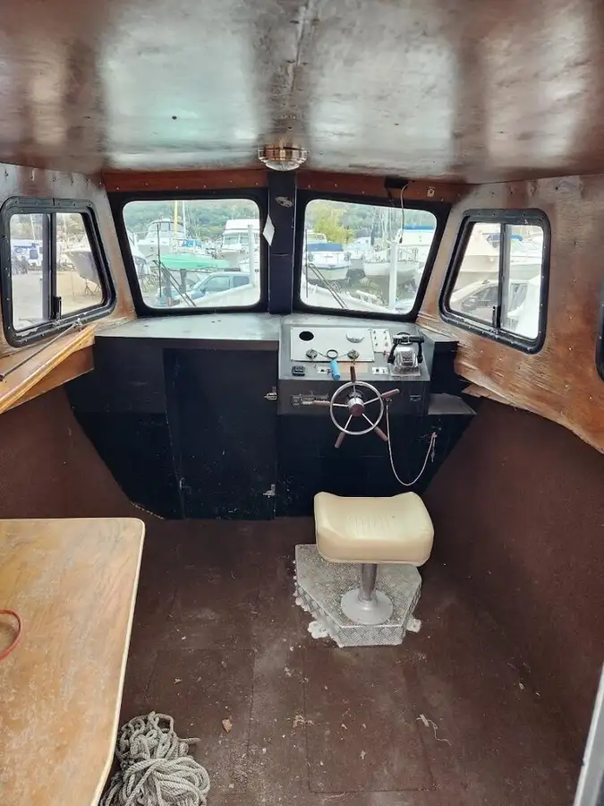 Kapal kerja keur dijual