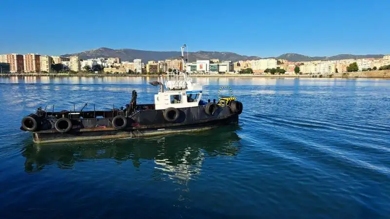 Kapal kerja keur dijual