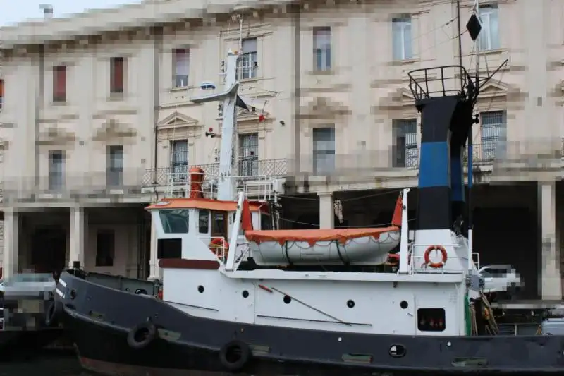 Kapal penarik keur dijual