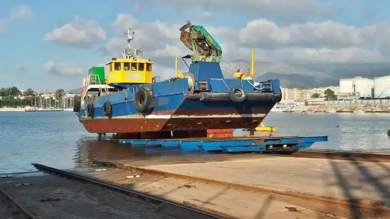 Kapal kerja keur dijual