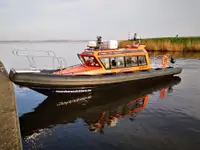 Kapal wadahna pikeun dijual