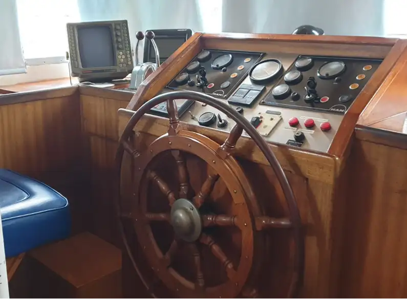 Kapal pesiar keur dijual