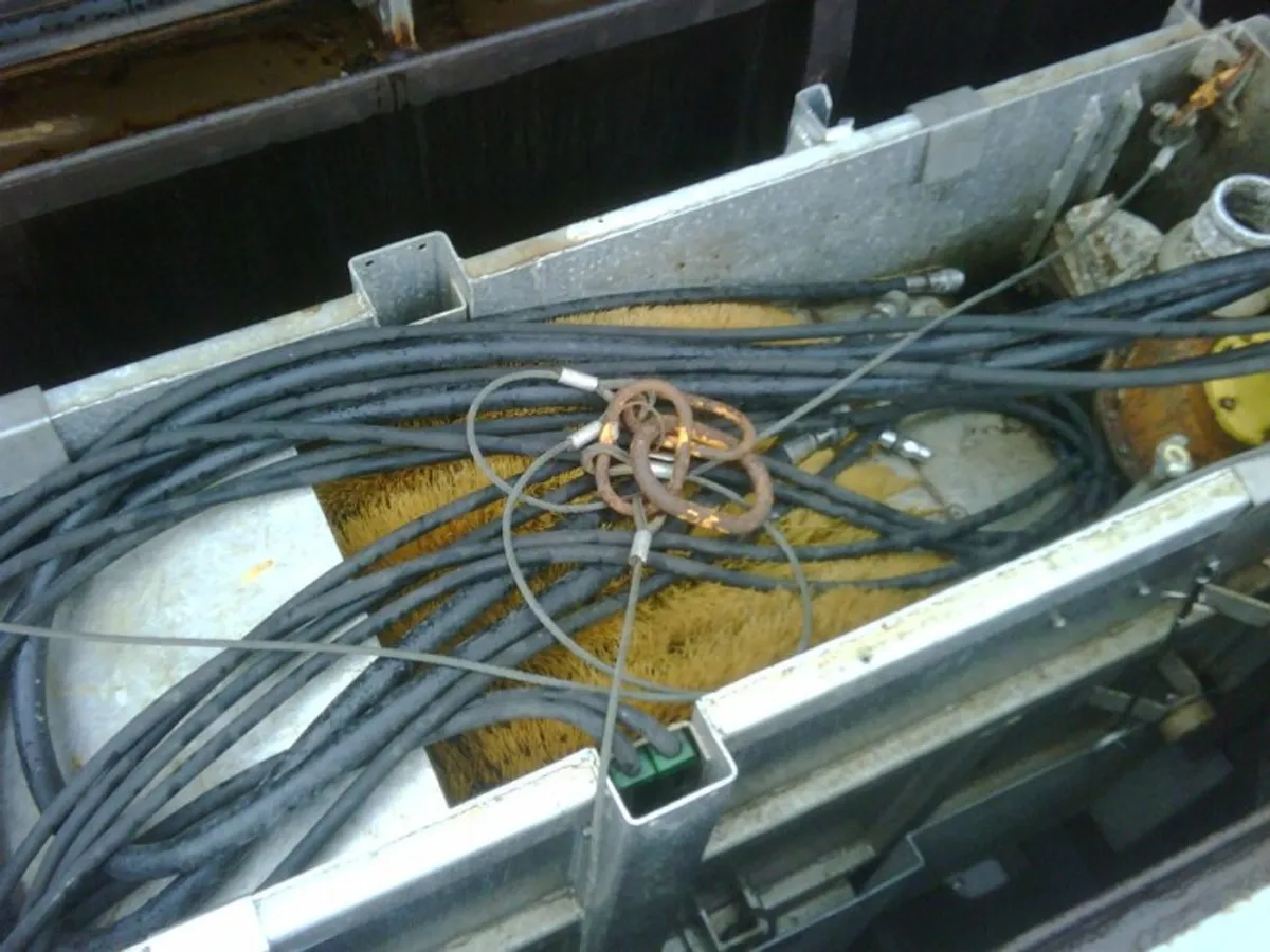 Kapal kerja keur dijual