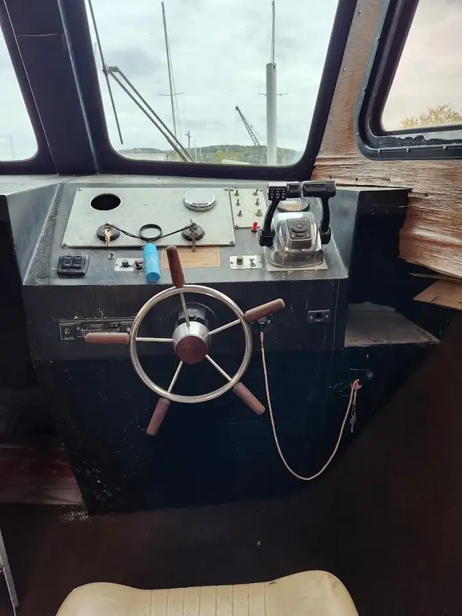 Kapal kerja keur dijual