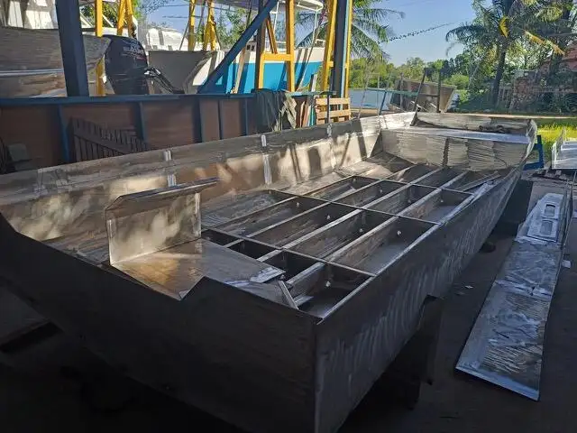 Kapal kerja keur dijual