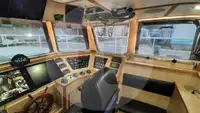 Kapal pangangkut lauk hirup keur dijual
