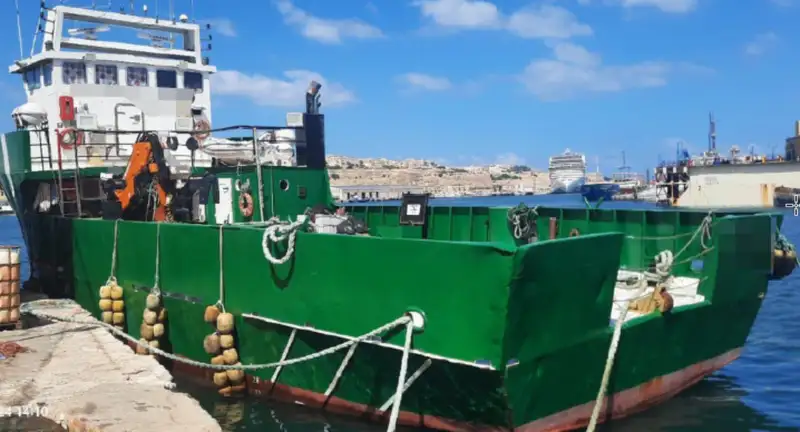 Kapal kerja keur dijual