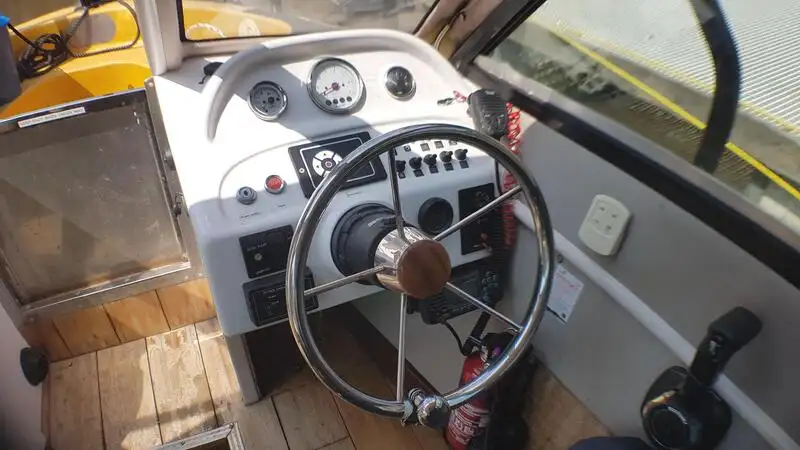 Kapal pesiar-feri keur dijual