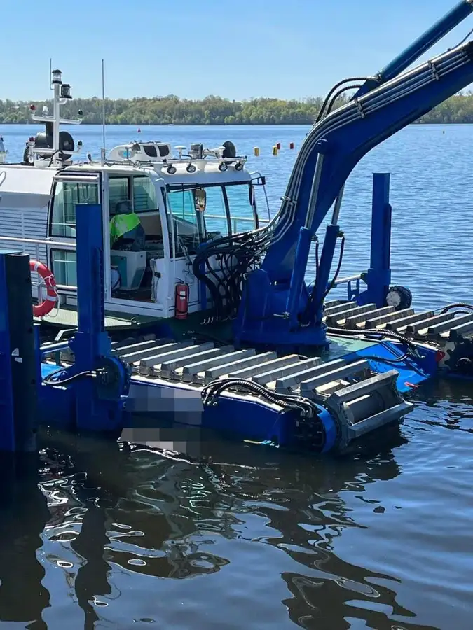 Kapal keruk keur dijual