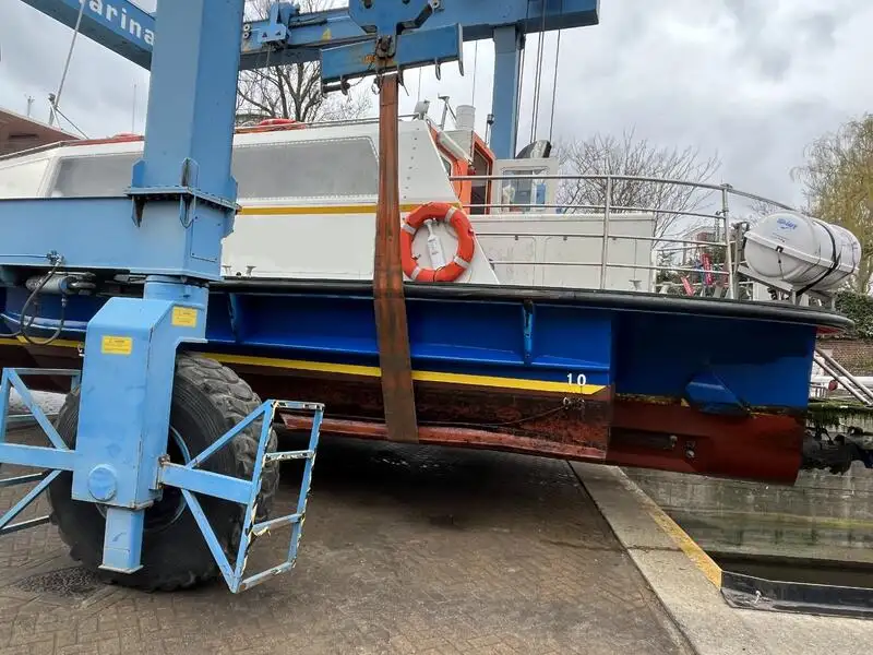 Kapal pesiar keur dijual