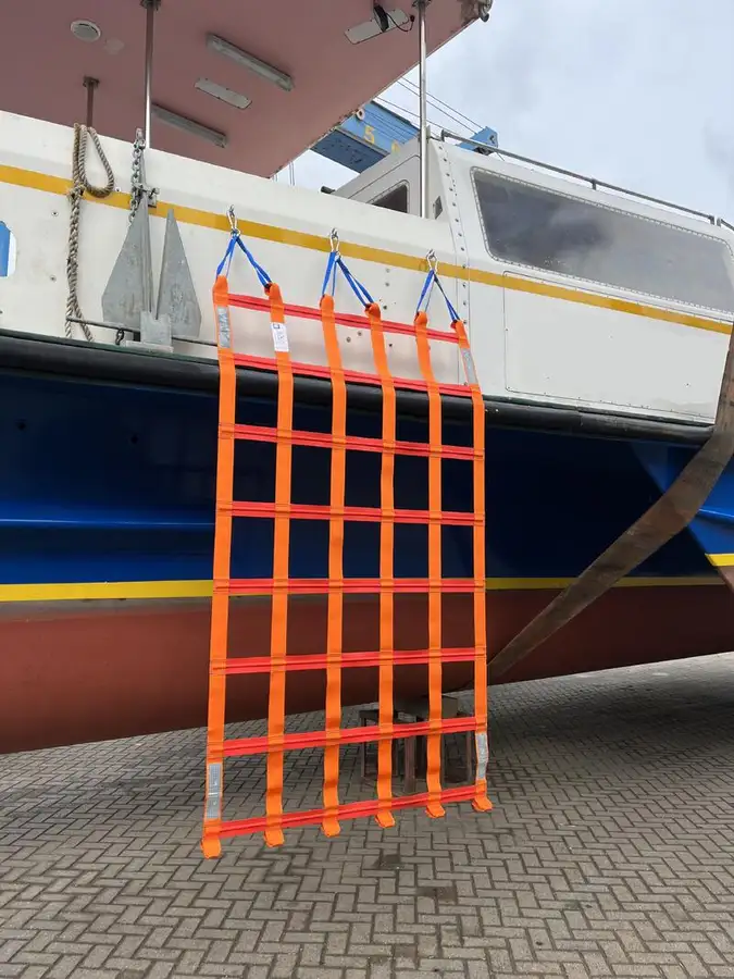 Kapal pesiar keur dijual