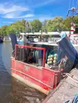 Kapal pangangkut lauk hirup keur dijual