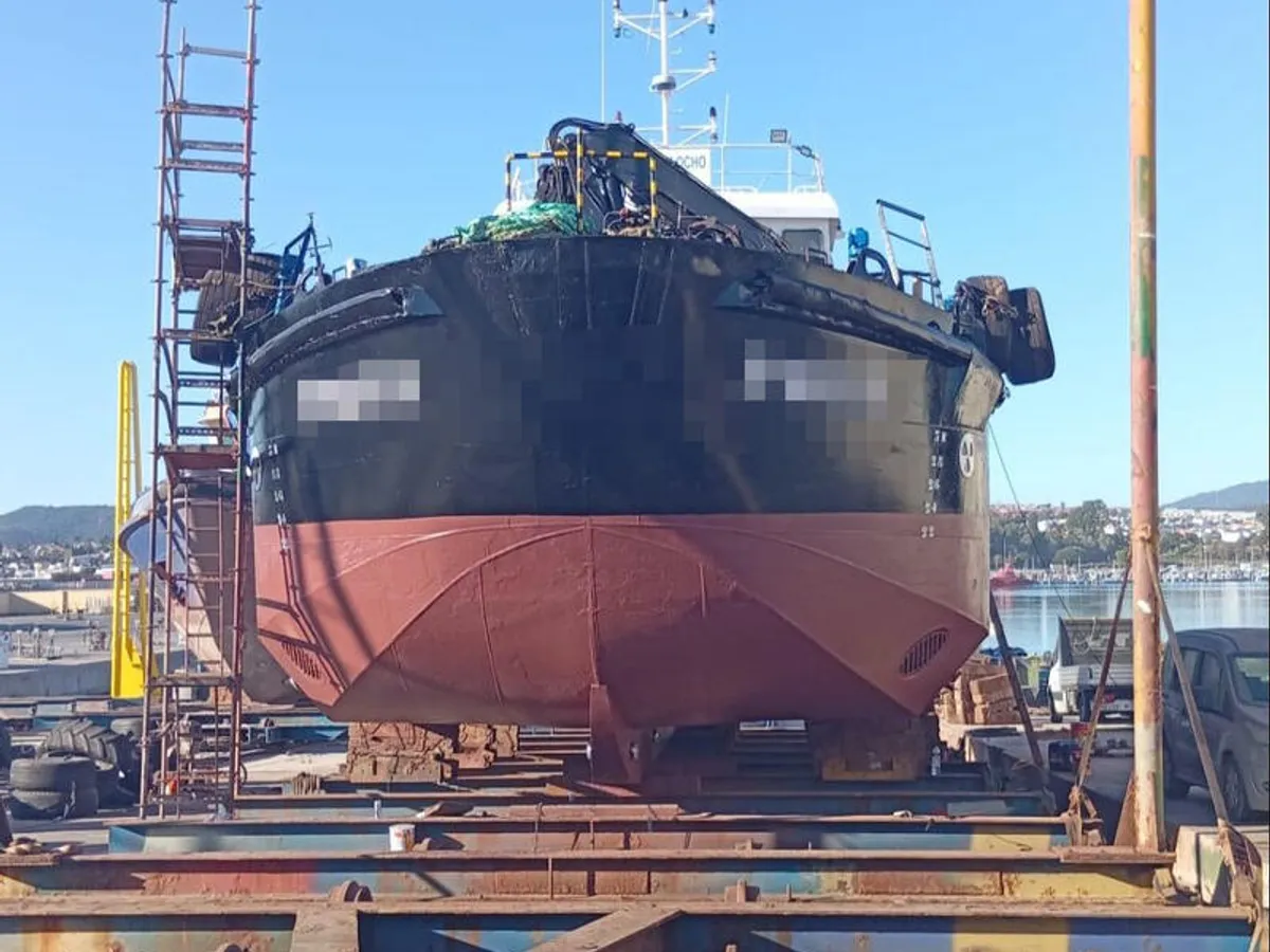 Kapal kerja keur dijual