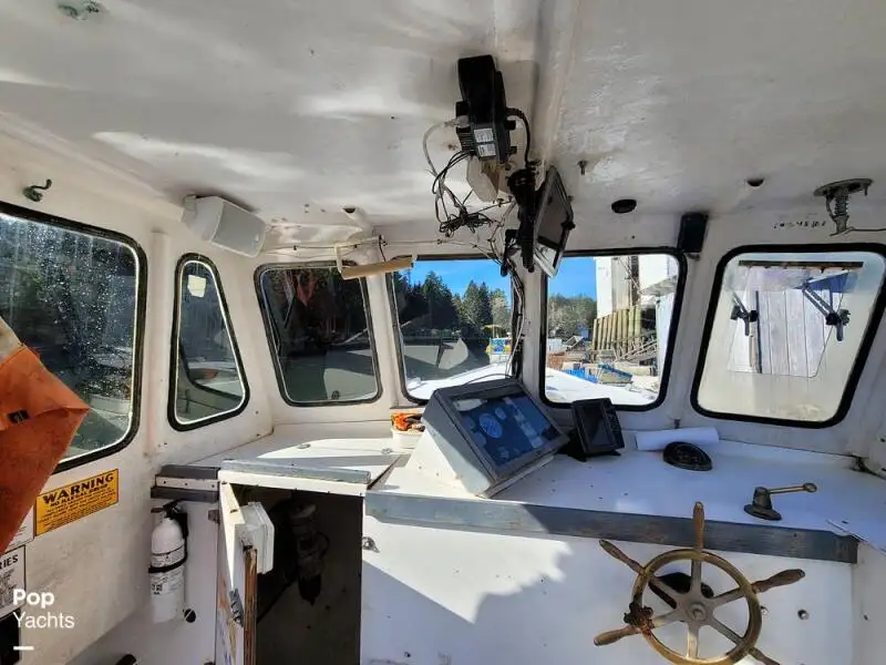 Kapal pangolahan lautan keur dijual